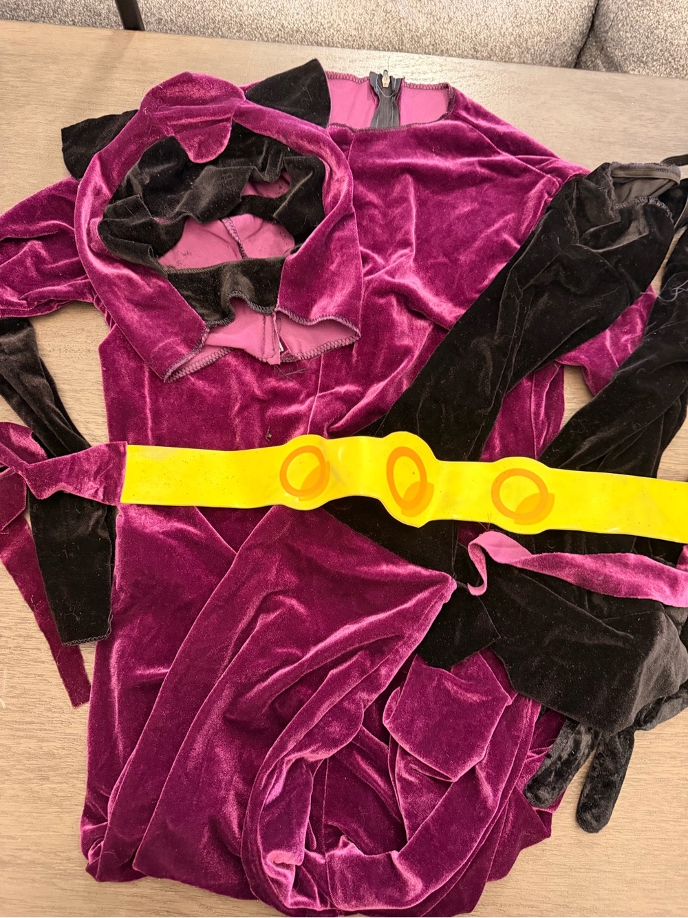 DC Gotham Girls Catwoman Halloween Costume Women’s Medium 10-14 Purple Velvet - Picture 3 of 3